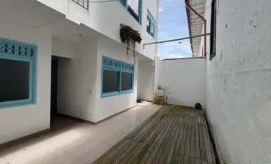 Arriendo oficinas primer piso en el parque principal de el retiro