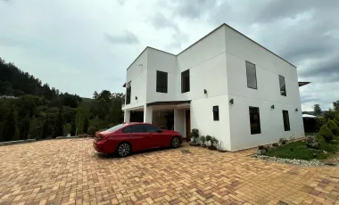 Venta de casa campestre con 435 m² en unidad cerrada