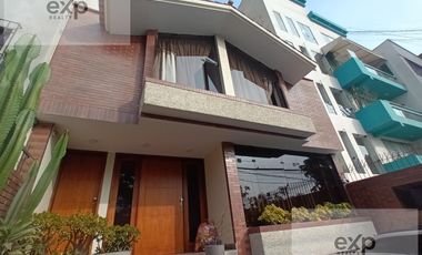 Casa lista para mudarse en Velasco Astete Surco