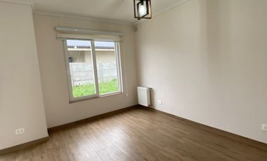 CASA ESQUINA EN CONDOMINIO SAN SEBASTIÁN III AMPLIO PATIO