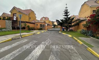 Hermosa y amplia casa en condominio sector norte.