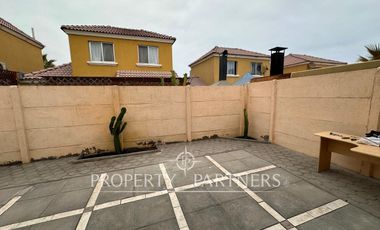 Hermosa y amplia casa en condominio sector norte.