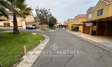 Hermosa y amplia casa en condominio sector norte.