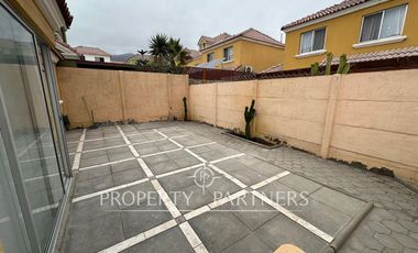 Hermosa y amplia casa en condominio sector norte.