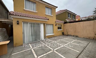 Hermosa y amplia casa en condominio sector norte.