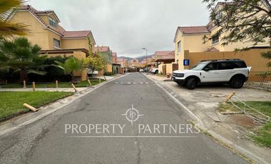 Hermosa y amplia casa en condominio sector norte.