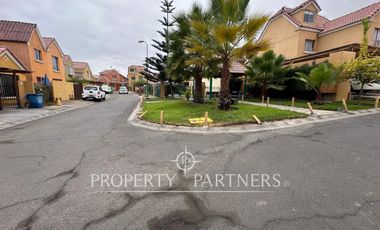 Hermosa y amplia casa en condominio sector norte.