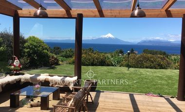 Espectacular casa Molino Viejo con vista al lago, volcanes y piscina temperada