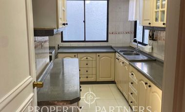 Casa en excelente ubicación.