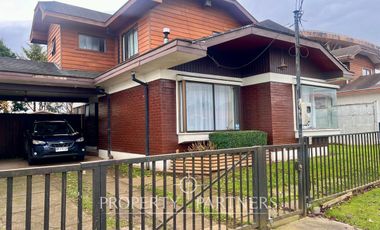 Casa en excelente ubicación.