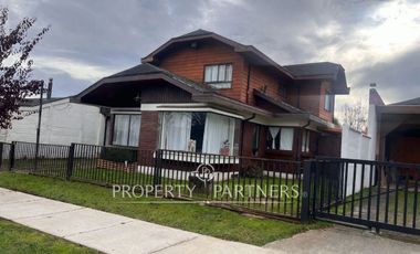 Casa en excelente ubicación.