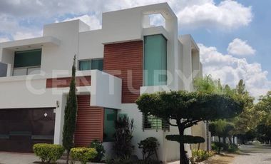 Casa en Renta en Residencial Esmeralda Norte, Colima, Col.