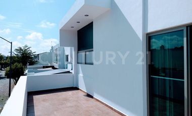 Casa en Renta en Residencial Esmeralda Norte, Colima, Col.