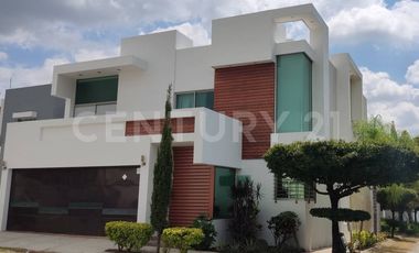 Casa en Renta en Residencial Esmeralda Norte, Colima, Col.