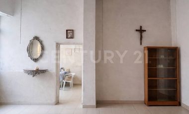 Casa en Venta con Uso Habitacional y Comercial en Centro Nicolás Bravo