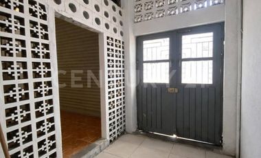 Casa en Venta con Uso Habitacional y Comercial en Centro Nicolás Bravo