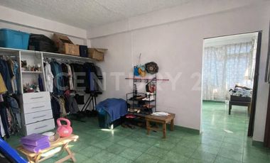 Casa en Venta con Uso Habitacional y Comercial en Centro Nicolás Bravo