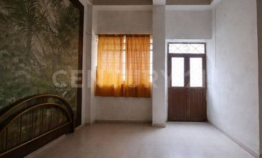 Casa en Venta con Uso Habitacional y Comercial en Centro Nicolás Bravo