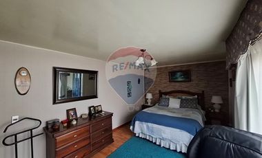 SE VENDE CASA 2D/2B, CON PIEZAS Y DEPTOS. INTERIOR