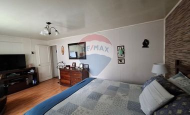 SE VENDE CASA 2D/2B, CON PIEZAS Y DEPTOS. INTERIOR