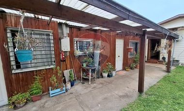 SE VENDE CASA 2D/2B, CON PIEZAS Y DEPTOS. INTERIOR