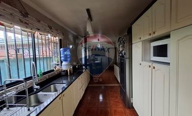 SE VENDE CASA 2D/2B, CON PIEZAS Y DEPTOS. INTERIOR