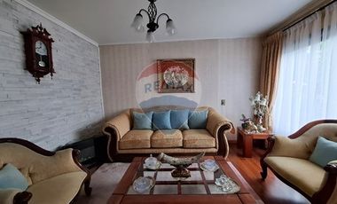 SE VENDE CASA 2D/2B, CON PIEZAS Y DEPTOS. INTERIOR