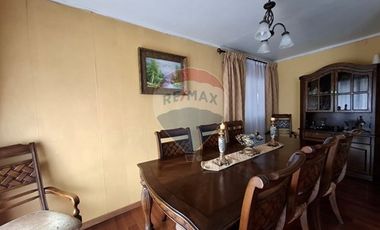 SE VENDE CASA 2D/2B, CON PIEZAS Y DEPTOS. INTERIOR