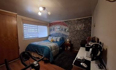 SE VENDE CASA 2D/2B, CON PIEZAS Y DEPTOS. INTERIOR