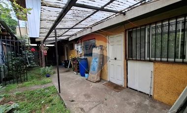 SE VENDE CASA 2D/2B, CON PIEZAS Y DEPTOS. INTERIOR