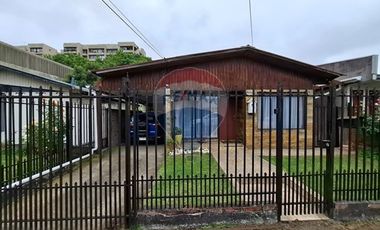 SE VENDE CASA 2D/2B, CON PIEZAS Y DEPTOS. INTERIOR