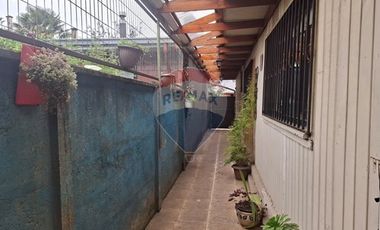 SE VENDE CASA 2D/2B, CON PIEZAS Y DEPTOS. INTERIOR