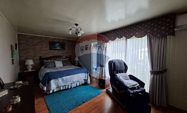 SE VENDE CASA 2D/2B, CON PIEZAS Y DEPTOS. INTERIOR