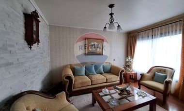 SE VENDE CASA 2D/2B, CON PIEZAS Y DEPTOS. INTERIOR