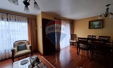 SE VENDE CASA 2D/2B, CON PIEZAS Y DEPTOS. INTERIOR