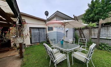 SE VENDE CASA 2D/2B, CON PIEZAS Y DEPTOS. INTERIOR