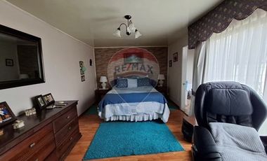 SE VENDE CASA 2D/2B, CON PIEZAS Y DEPTOS. INTERIOR