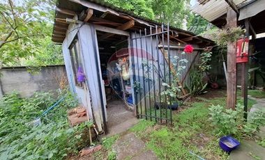 SE VENDE CASA 2D/2B, CON PIEZAS Y DEPTOS. INTERIOR