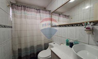 SE VENDE CASA 2D/2B, CON PIEZAS Y DEPTOS. INTERIOR