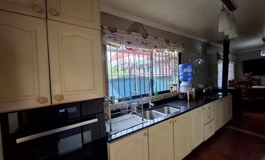 SE VENDE CASA 2D/2B, CON PIEZAS Y DEPTOS. INTERIOR