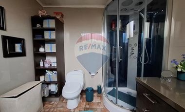 SE VENDE CASA 2D/2B, CON PIEZAS Y DEPTOS. INTERIOR