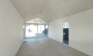 Casa en Arriendo en EXCELENTE CASA DE UN PISO EN CONDOMINIO LIMACHE.