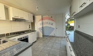 Oportunidad, luminosa casa Sta. Elena, Chicureo