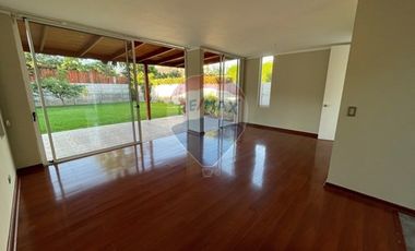 Oportunidad, luminosa casa Sta. Elena, Chicureo