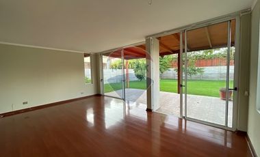 Oportunidad, luminosa casa Sta. Elena, Chicureo