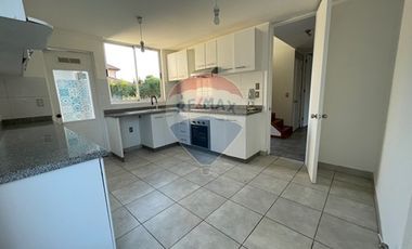 Oportunidad, luminosa casa Sta. Elena, Chicureo