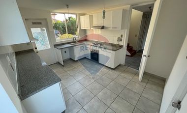 Oportunidad, luminosa casa Sta. Elena, Chicureo