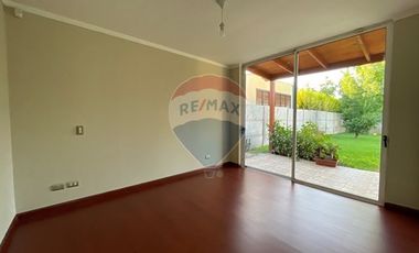 Oportunidad, luminosa casa Sta. Elena, Chicureo