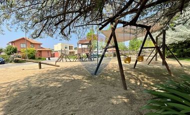 Oportunidad, luminosa casa Sta. Elena, Chicureo