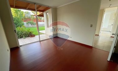 Oportunidad, luminosa casa Sta. Elena, Chicureo